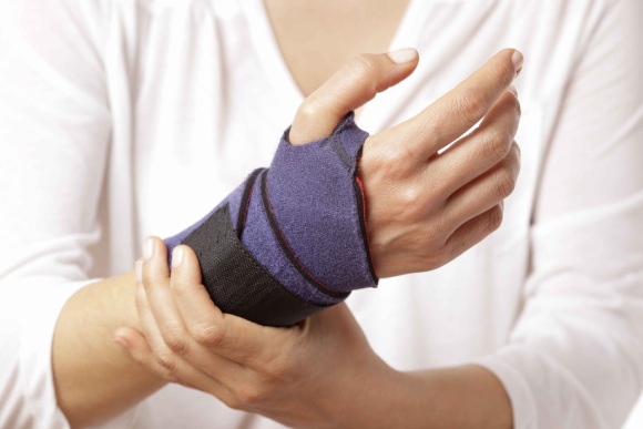 Wrist support to relieve carpal tunnel syndrome pain