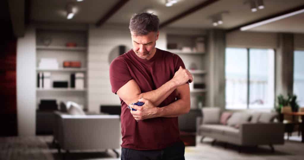 image of person in pain due to tennis elbow